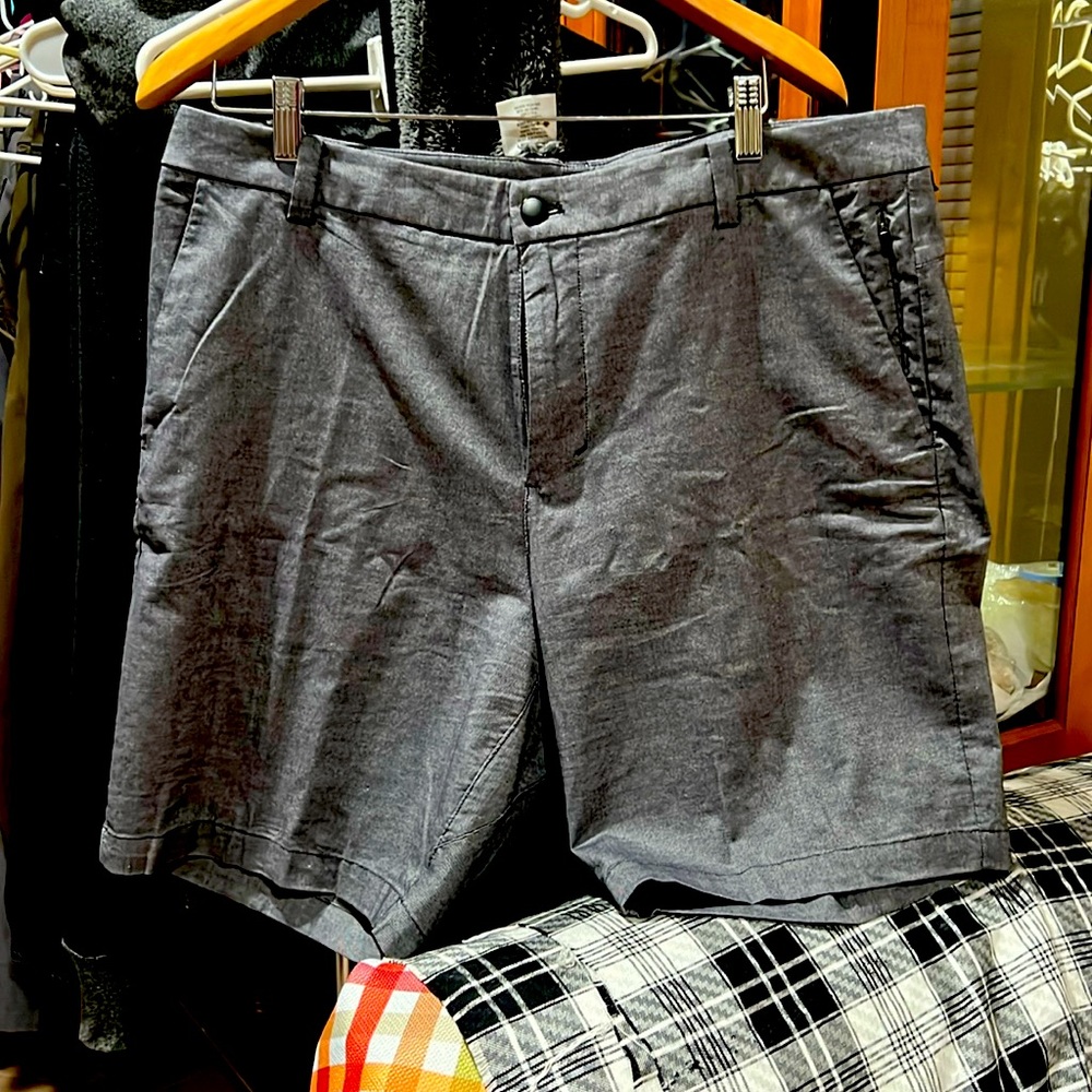Lululemon men’s short. Size 36 and 38 .Color metallic gray.